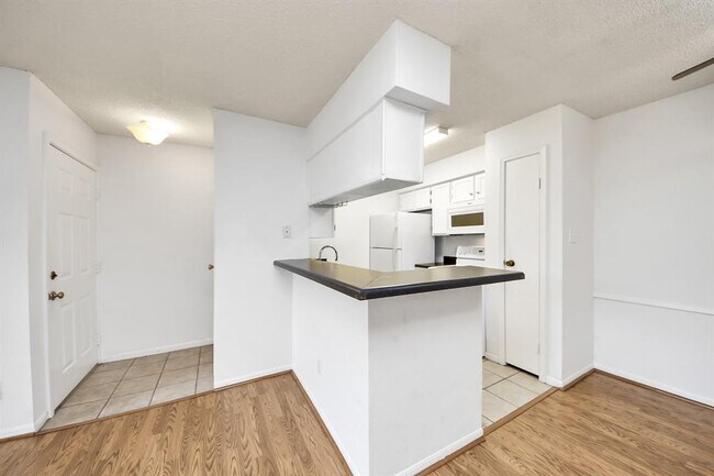 Building Photo - 2120 El Paseo St