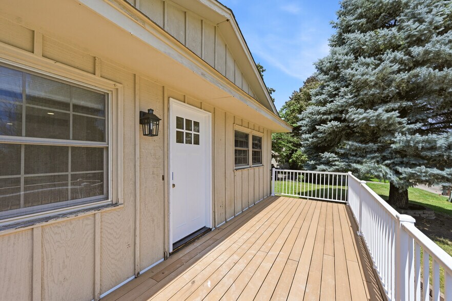Private Porch - 12605 Main St