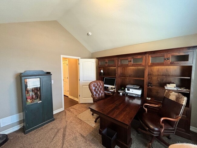 Building Photo - Stunning 5 Bedroom 3 Bathroom Home in Johnstown with Finished Basement!