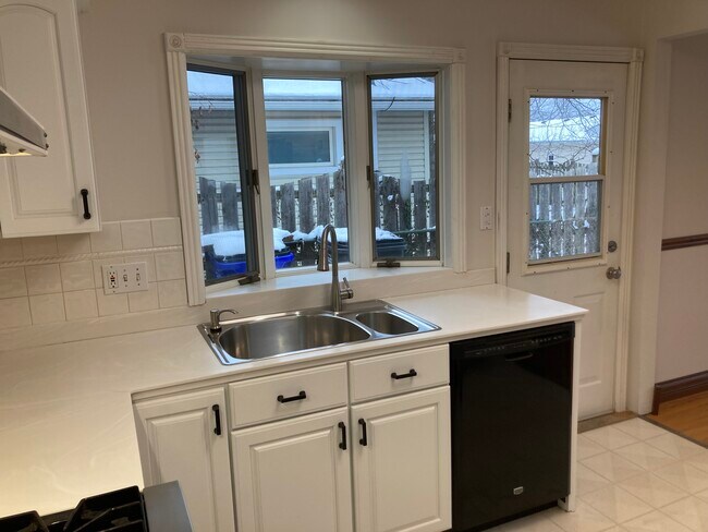 Building Photo - 2401 Bristol Rd