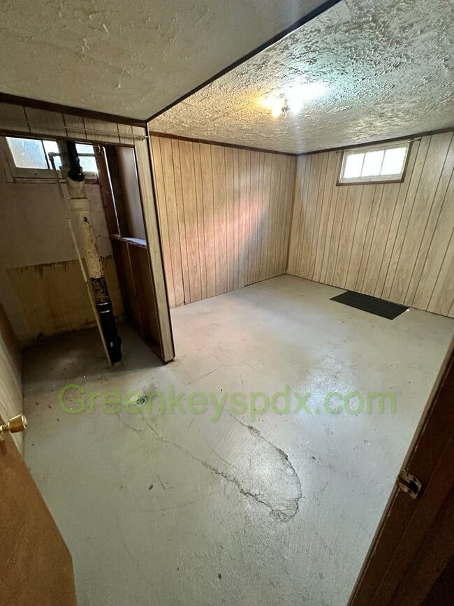 Building Photo - Gorgeous Pet-Friendly 3 Bedroom 1 Bath House