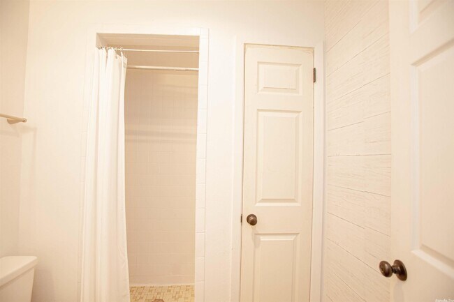 Building Photo - 513 Nan Cir