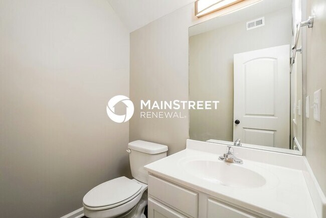 Building Photo - 3 Bedroom Pet-Friendly Home in Jeffersonville, IN with Main Street Renewal