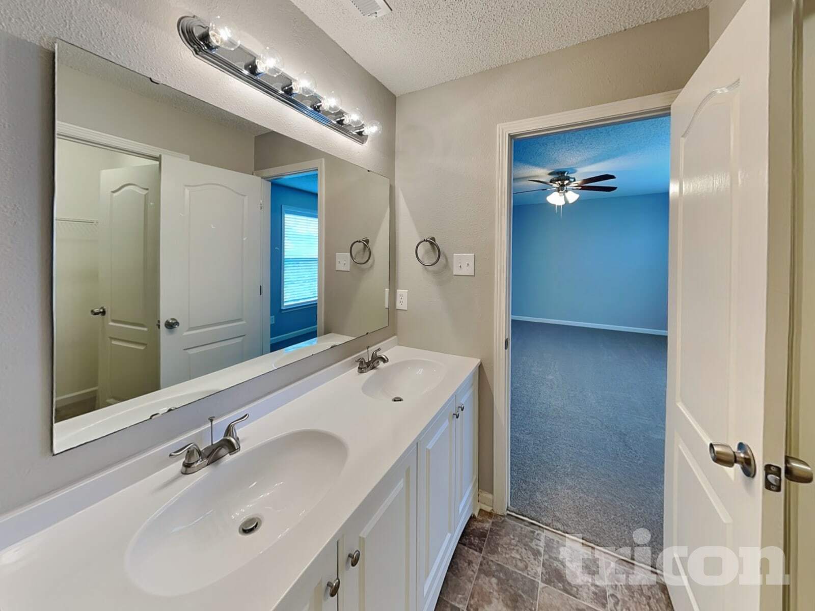 Building Photo - 915 Littleton Dr