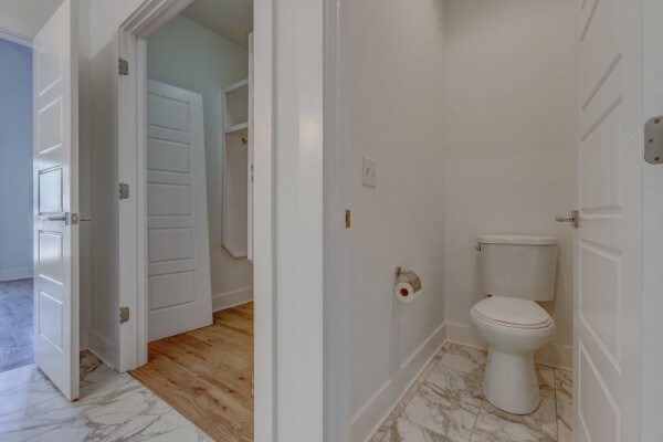 Building Photo - 324 Queen Ave