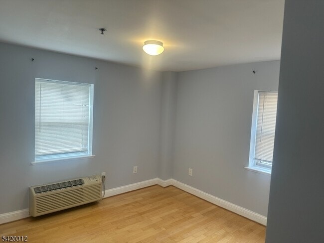 Building Photo - 70 S Munn Ave