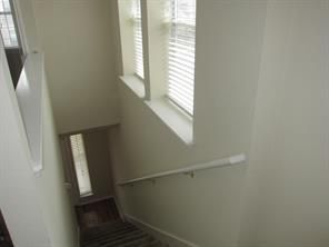 Building Photo - 504 Rolling Oak Dr
