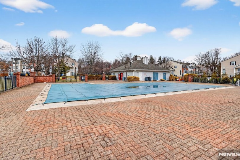 Building Photo - 556 Holly Ct