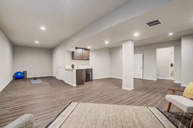 Building Photo - Upgraded Ranch Home in Lake of the Rockies...