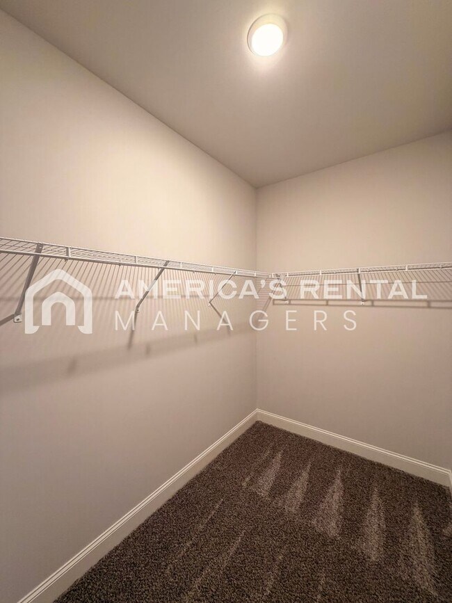 Building Photo - Elegant 4 Bedroom Retreat in Meridianville!