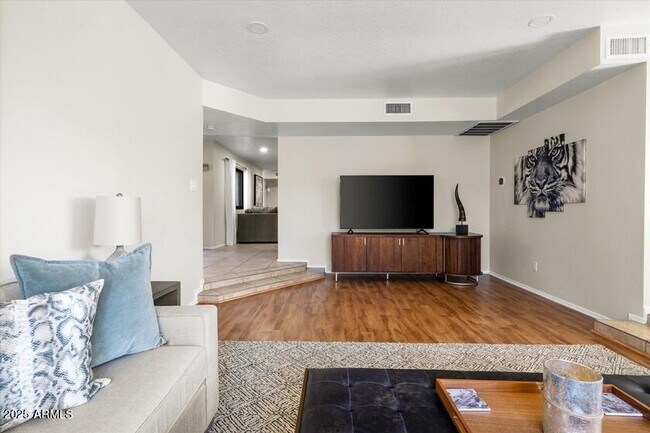 Building Photo - 6547 E Voltaire Ave