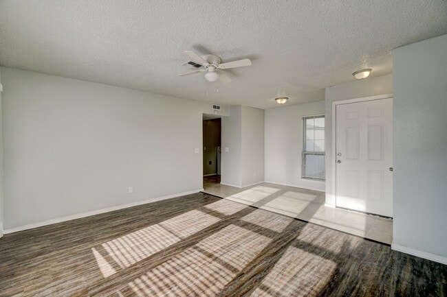 Building Photo - 3 bed 1 bath in Moore!