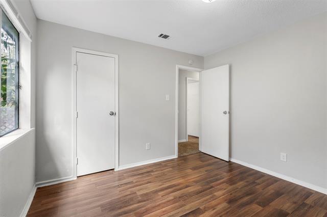 Building Photo - 609 Shadyglen Dr