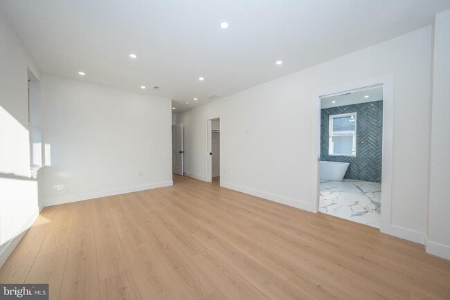 Building Photo - 314 N Essex Ave