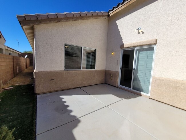 Building Photo - Beautiful Single Story Town Home in Mountains Edge Community