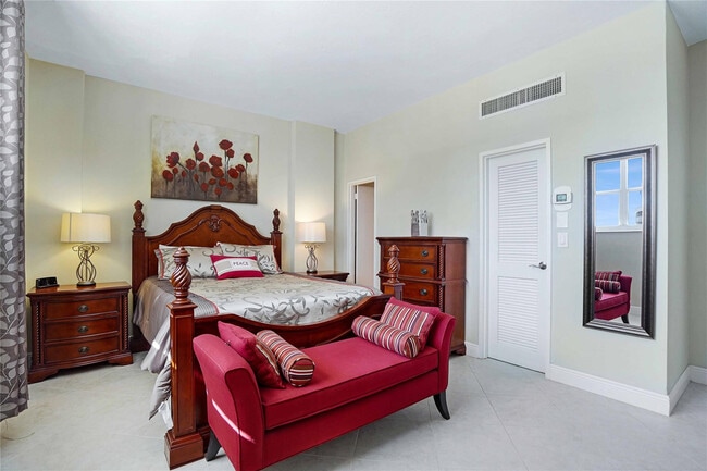 Building Photo - 4250 Galt Ocean Dr