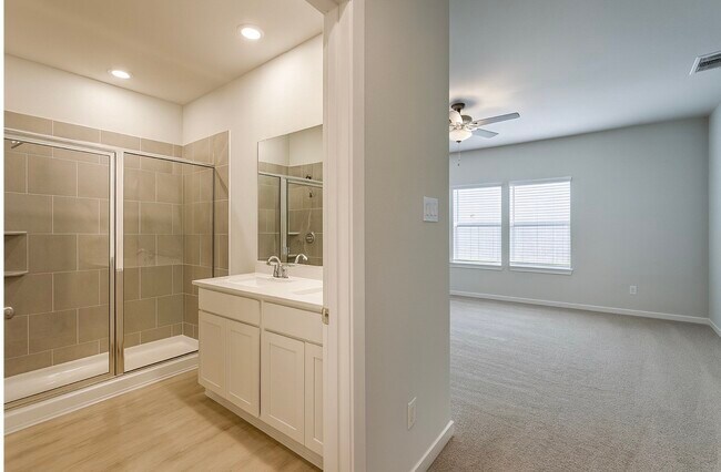 Building Photo - 3931 Flora Fld Dr