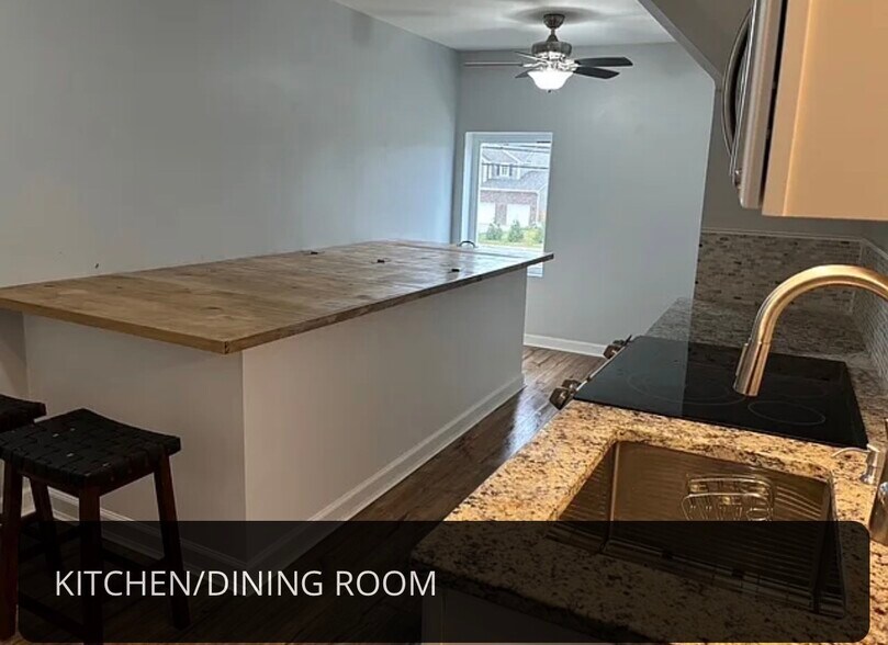 Building Photo - 2475 E Maple Rd