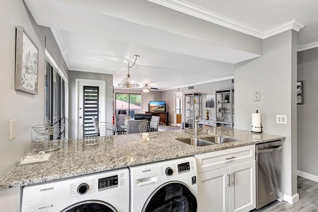 Building Photo - 618 Brackenwood Cove