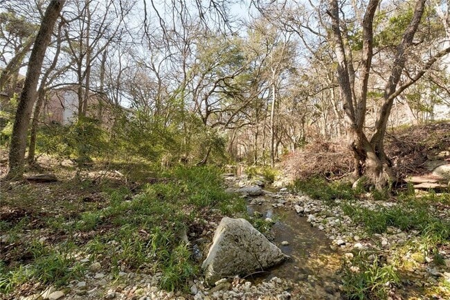 Building Photo - 3839 Dry Creek Dr