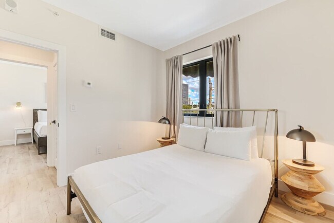 Building Photo - 3031 NE 4th Ave