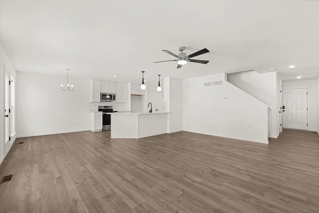 Building Photo - 43 Fairmount Grv Dr
