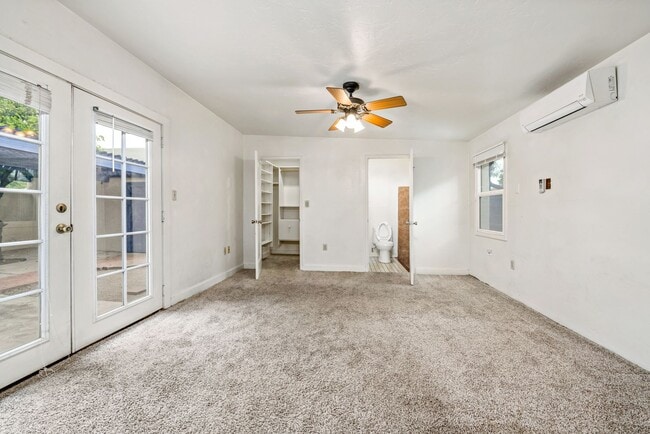 Building Photo - 2401