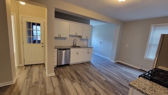 Building Photo - 296 Bradley St