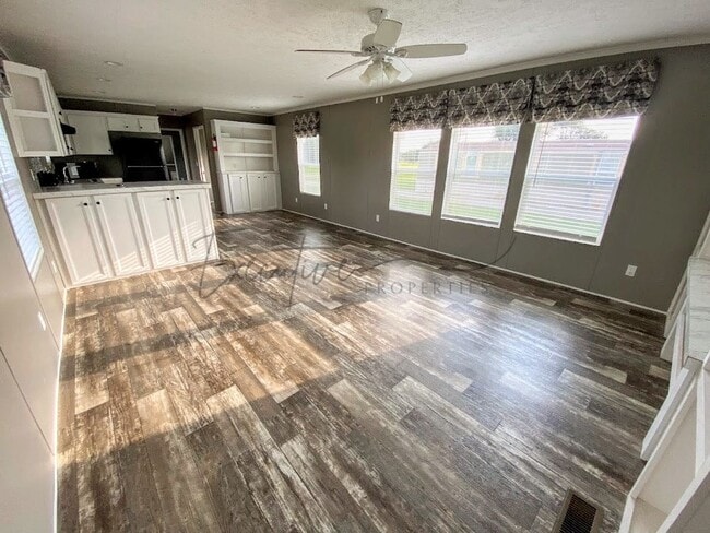 Building Photo - Bright & Spacious 3-Bed, 2-Bath Mobile Hom...