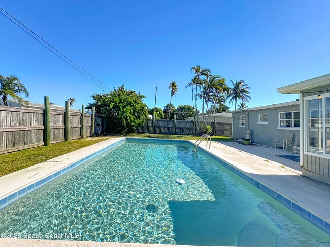 Building Photo - 113 SE 1st St