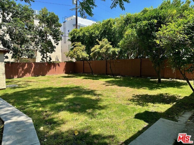 Building Photo - 4608 Saloma Ave