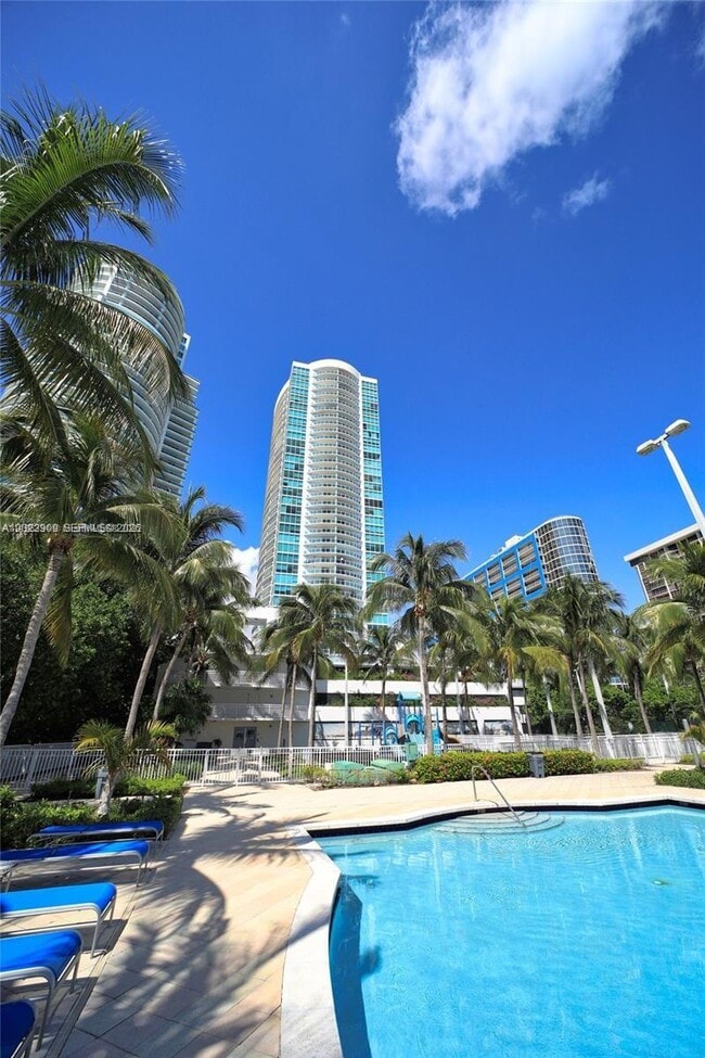 Building Photo - 2101 Brickell Ave