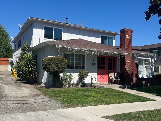 Building Photo - 205 E Acacia St