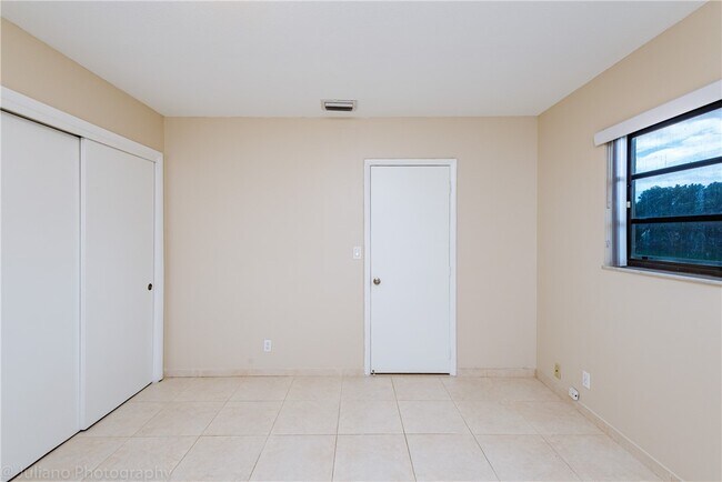 Building Photo - 5051 N Hwy A1A