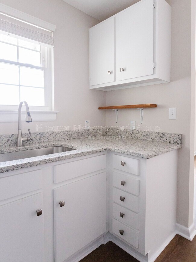 Building Photo - 867 Colony Dr