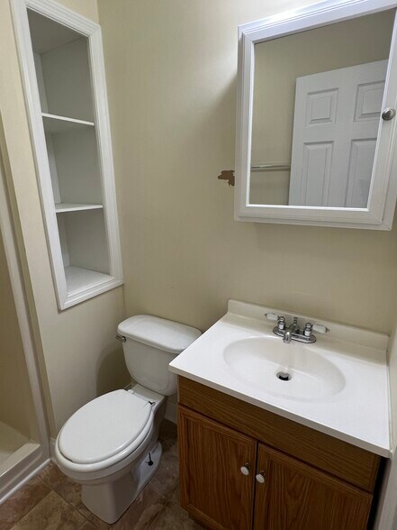 Building Photo - 782 Allenview Dr