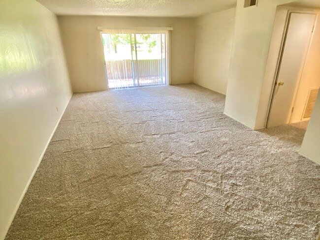 Building Photo - MOVE IN SPECIAL-NO RENT DUE UNTIL JANUARY 1, 2026 - 2 Bedroom 2 Bathroom in Central Phoenix