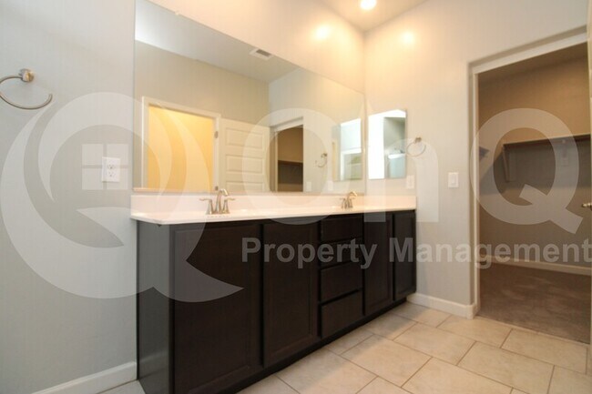 Building Photo - 11561 West Tom Henry Way