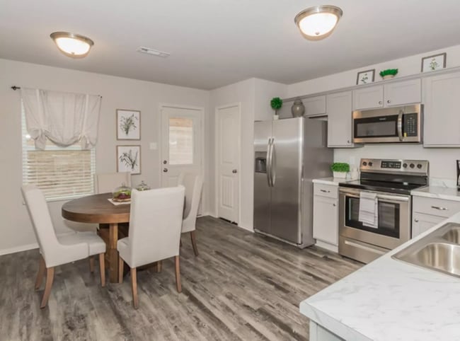 Building Photo - 7121 Woodsgate Cv