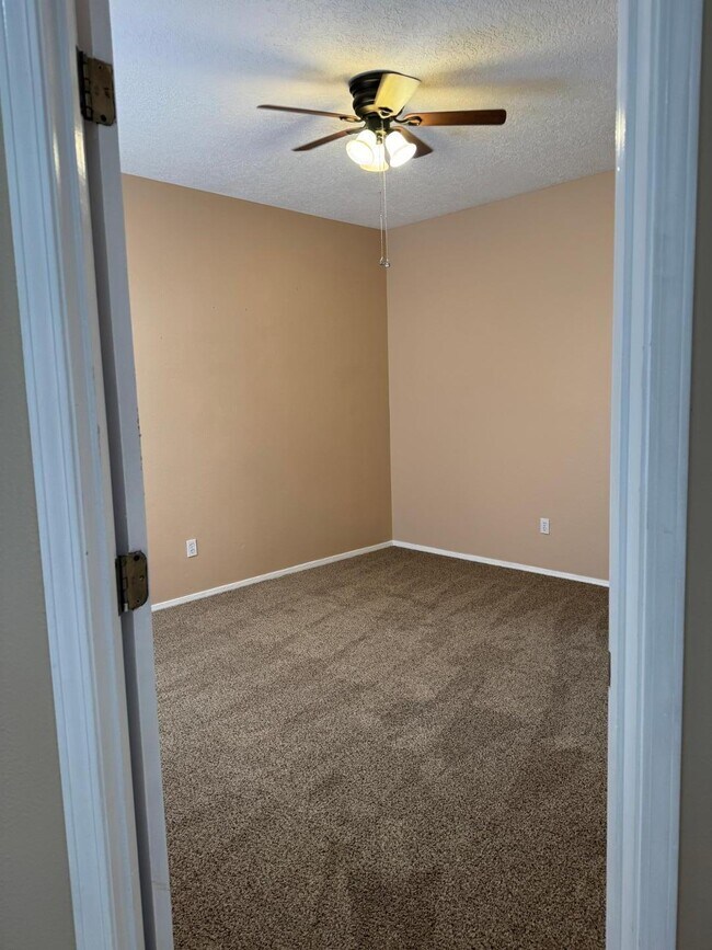 Building Photo - 256 Glenridge Park Ln NE