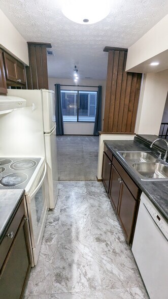 Building Photo - 70 Twilight Dr