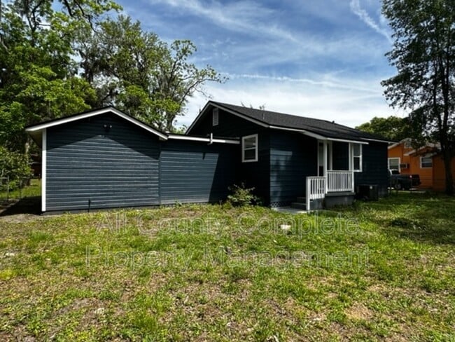 Building Photo - 7616 Lueders Ave