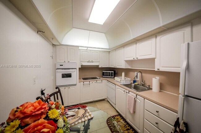 Building Photo - 3801 S Ocean Dr