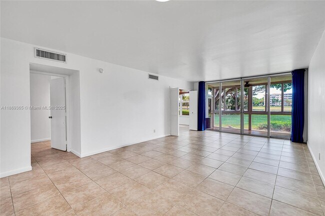 Building Photo - 2940 N Course Dr