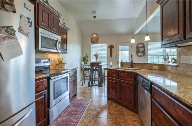 Building Photo - Prime Location! 3 bed/ 2 bath! Coming Soon!