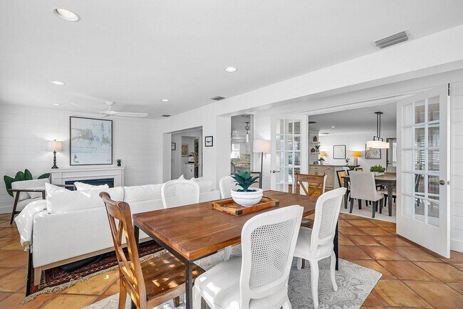 Building Photo - 18 Bristol Ln