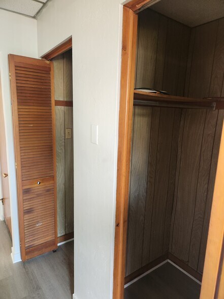 Entrance closet - 61 N Linwood Ave