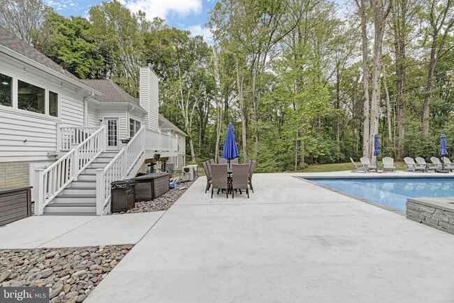 Building Photo - 1085 Pemberton Ln