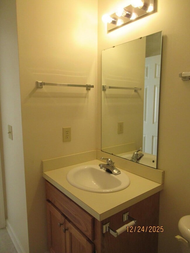 Building Photo - 251 Rast St