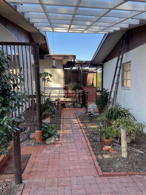 Building Photo - 2965 Vía Del Cielo